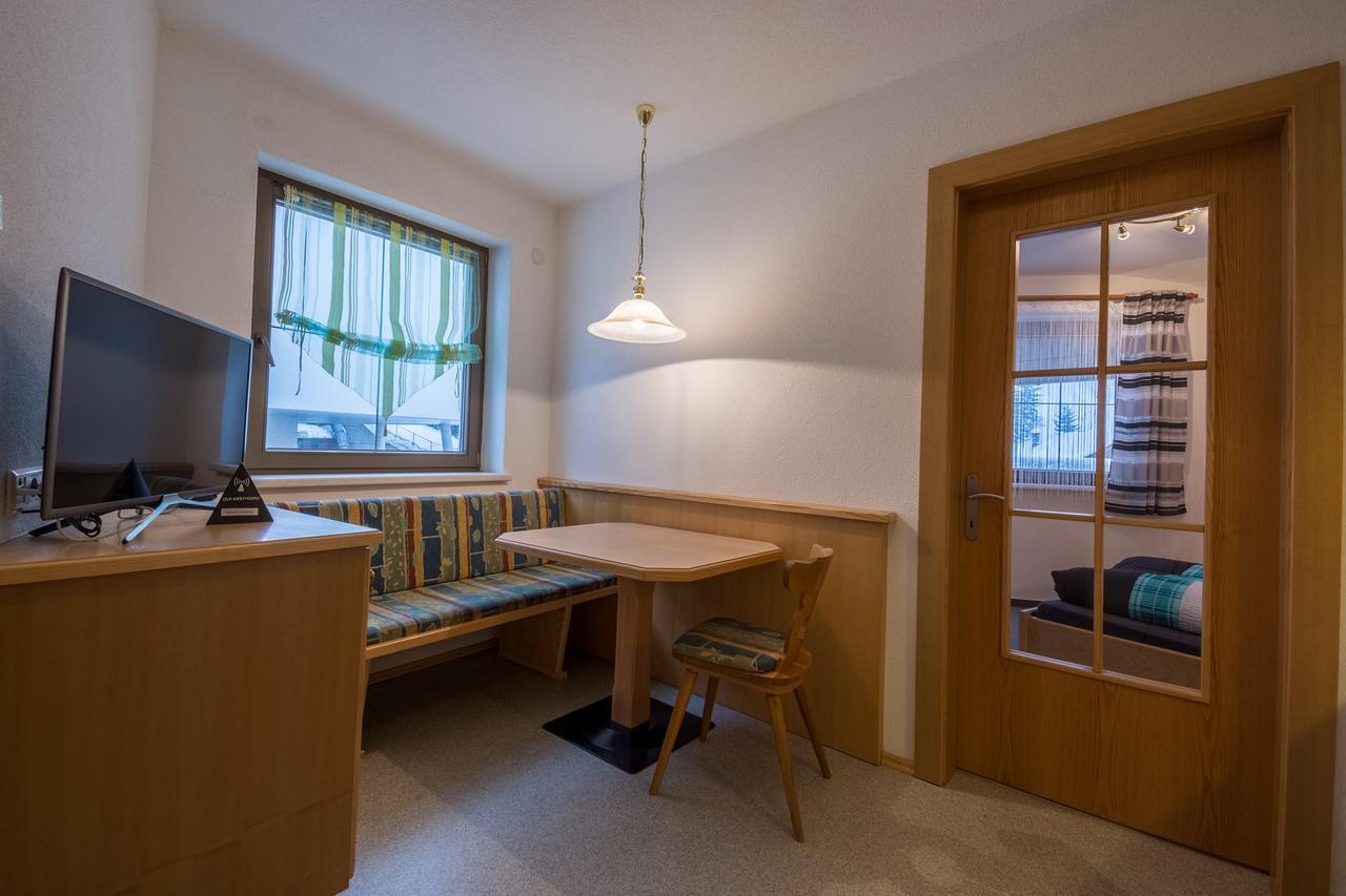 Haus Dorfschmied Ξενοδοχείο Flirsch Εξωτερικό φωτογραφία